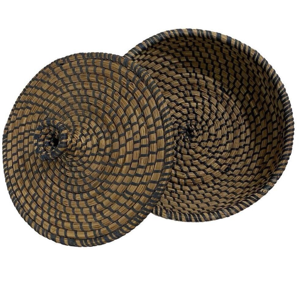 Sweet Grass 10 inch Basket With Lid Vintage